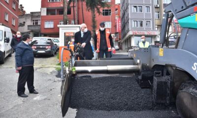 Başkan Zorluoğlu İş Makinesinin Başına Geçti Asfalt Döktü
