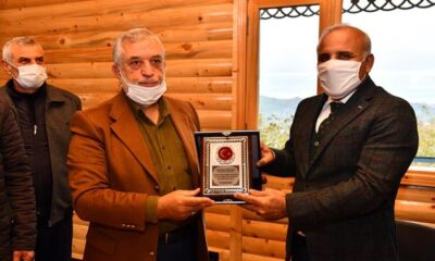 Başkan Zorluoğlu’na Teşekkür Plaketi