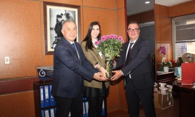 Genel Sekreter ve Kadın Personele jest