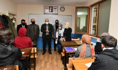 Başkan Zorluoğlu’ndan Öğrencilere Jest