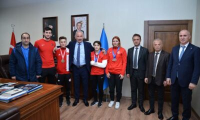 Şampiyon Sporcular Büyükşehir’i Ziyaret Etti