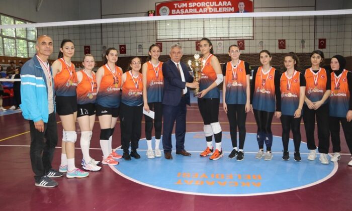 Akçaabat’ta Liseler Arası Kadın Voleybol Turnuvası Sona Erdi