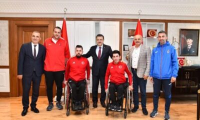 Başkan Genç Şampiyonları Ağırladı
