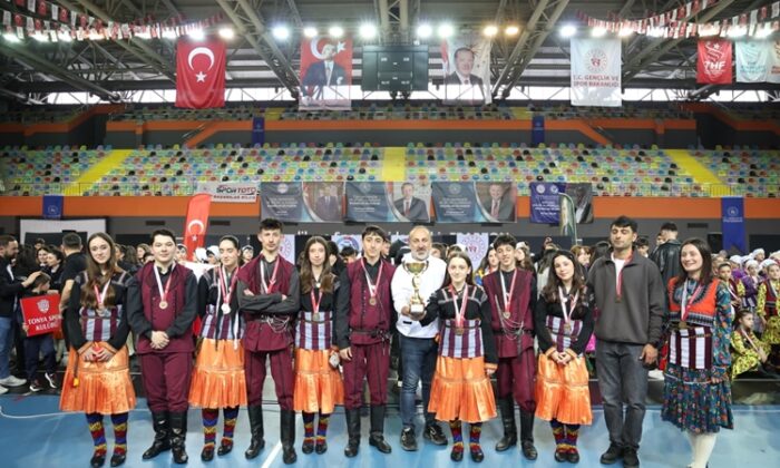 Halk Oyunlarında Çifte Şampiyon